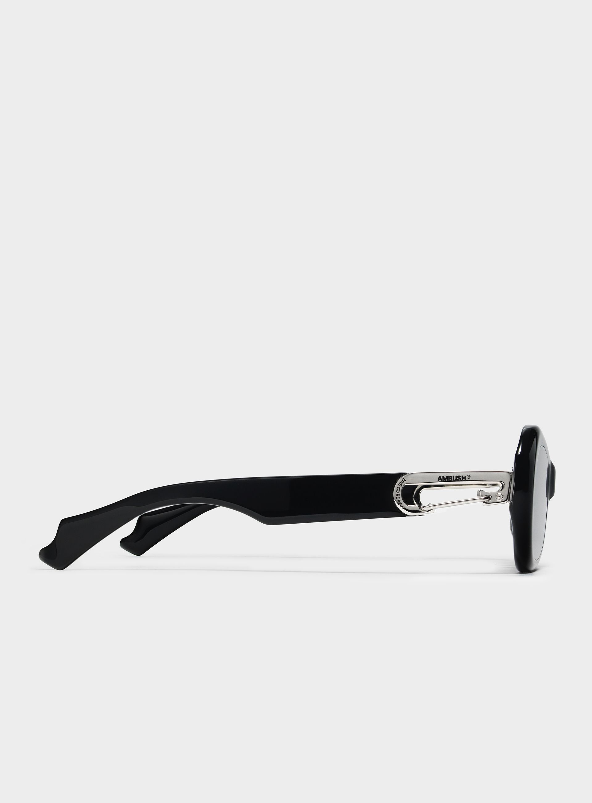 Ambush - Carabiner 2 01