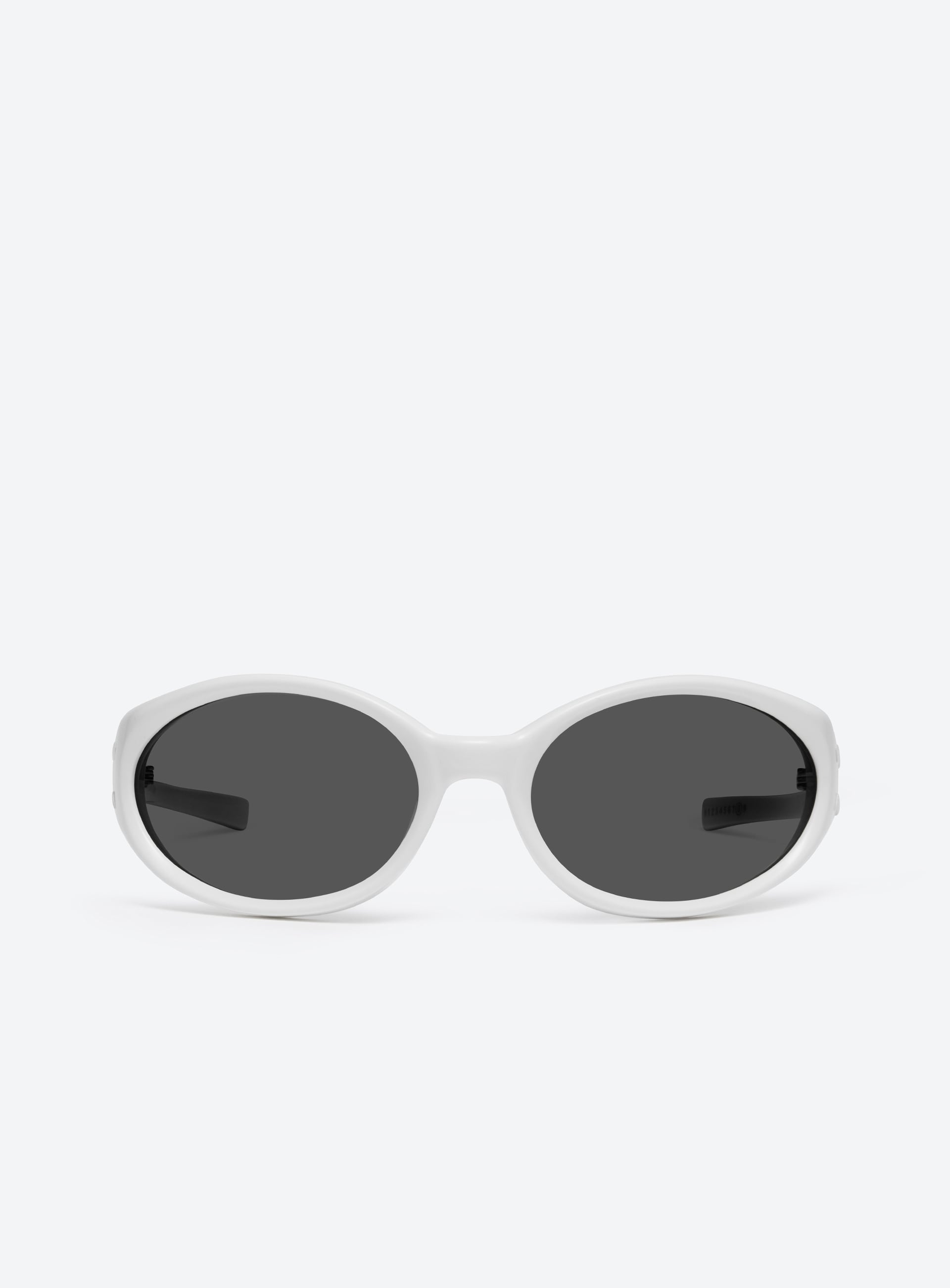 商品画像：Gentle Monster: Maison Margiela MM108-W2 Sunglasses (White 3